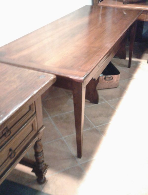 Tavolone costruito in legno di noce - immagine 2
