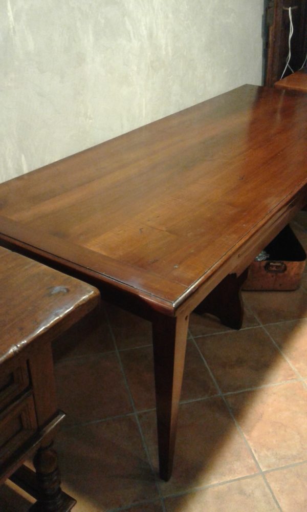 Tavolone costruito in legno di noce - immagine 3