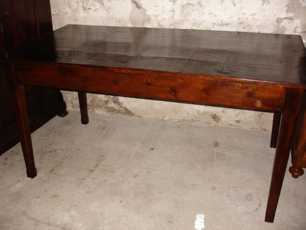 Tavolo rustico piano in castagno telaio gambe in faggio