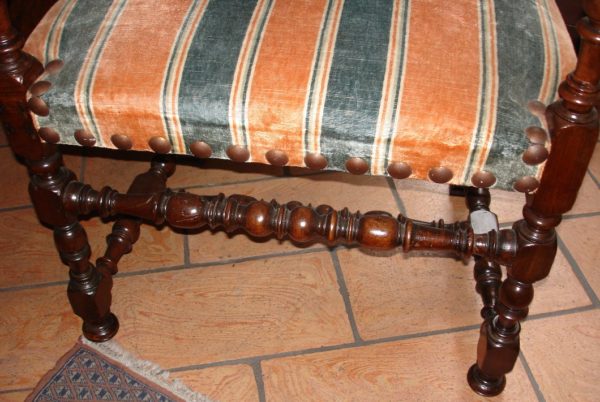 Poltrona in noce. Cod. 480 - immagine 2