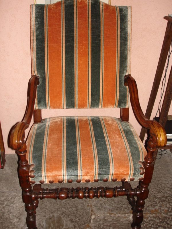 Poltrona in noce. Cod. 480 - immagine 3