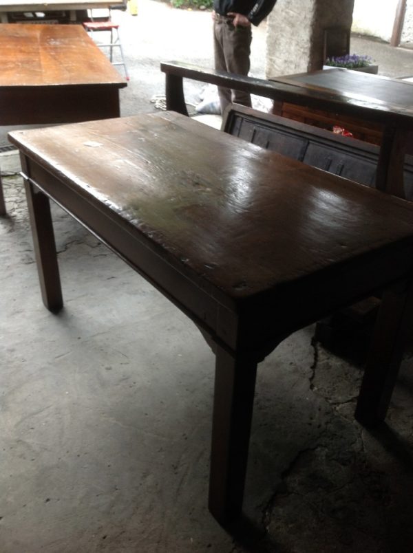 Tavolo rustico piano in castagno telaio gambe in faggio - immagine 4