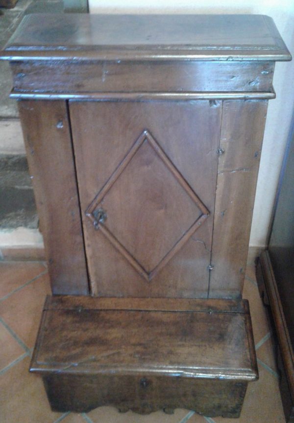 Inginocchiatoio in noce Epoca 700 - immagine 2