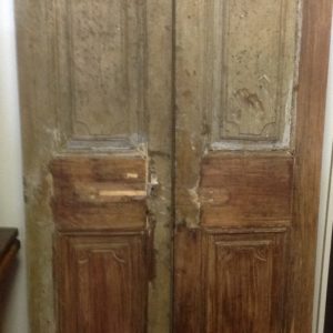 Porta in noce catenaccio
